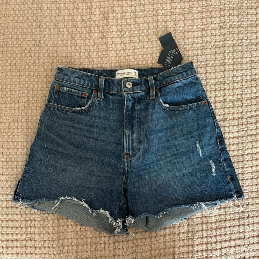 NWT - Abercrombie & Fitch High Rise 4” Jean Shorts - Size 28 / US 6 Curve Love